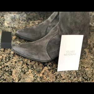 Highstreet Over The Knee Boot
STUART WEITZMAN